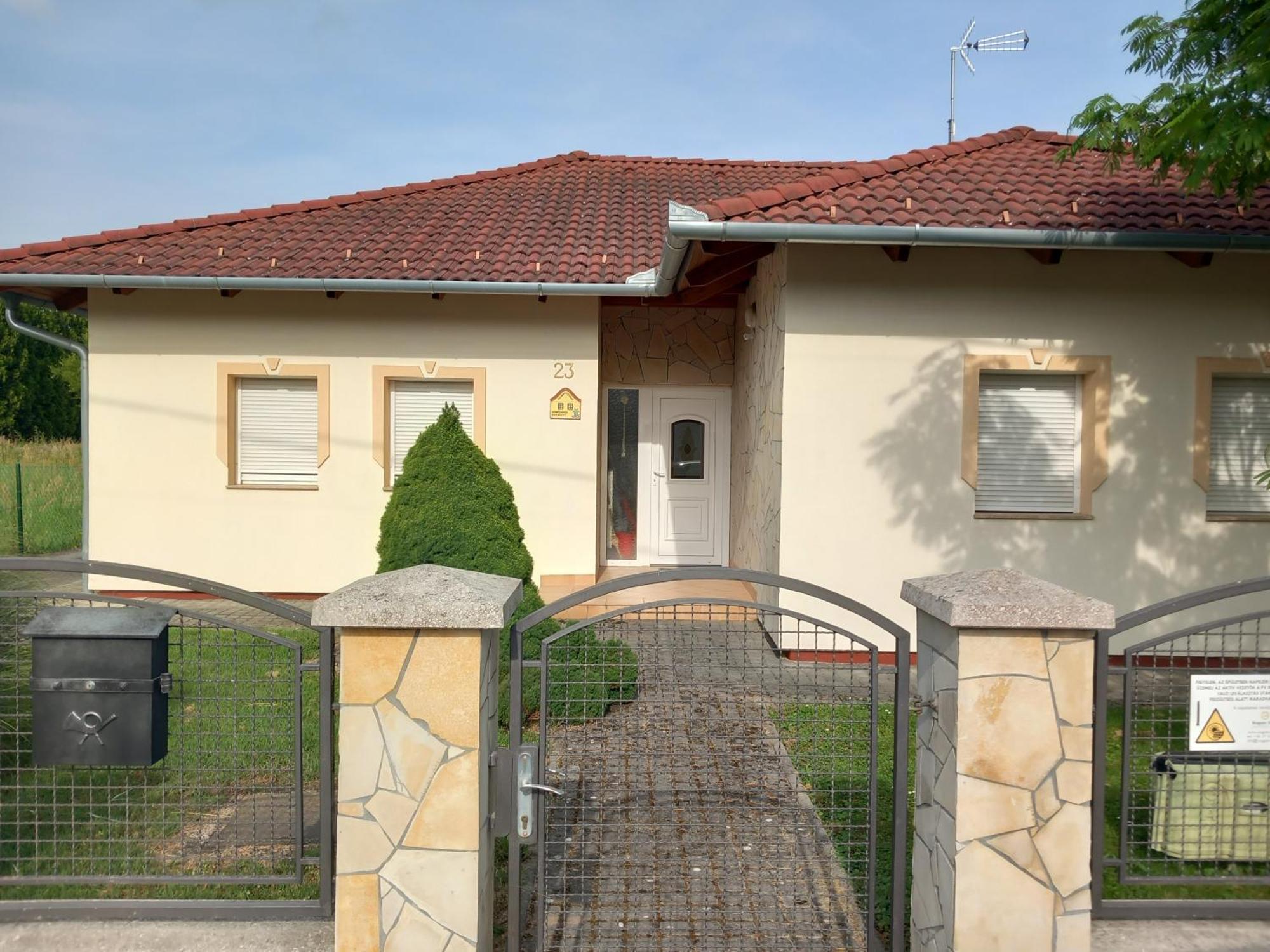 Petra Apartmanház Kehidakustány Exterior foto